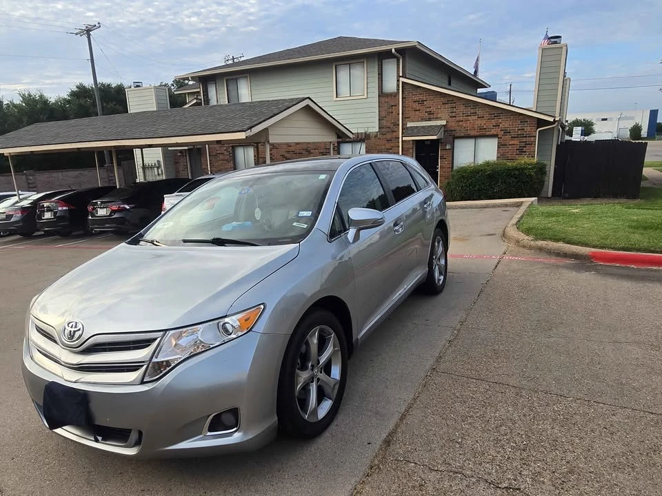 2015 Toyota Venza - Image 10 of 15