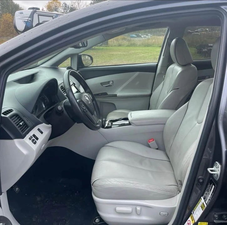 2015 Toyota Venza - Image 7 of 10
