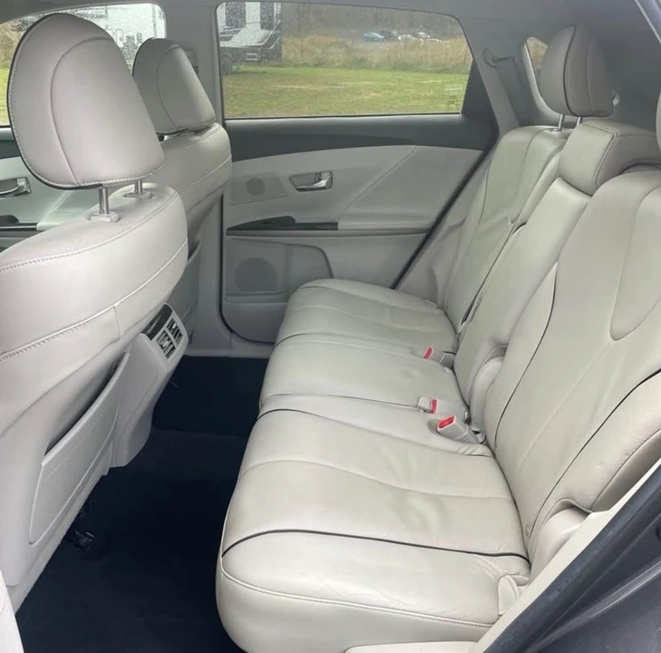 2015 Toyota Venza - Image 9 of 10