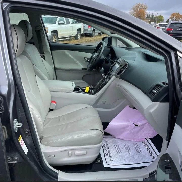 2015 Toyota Venza - Image 8 of 10