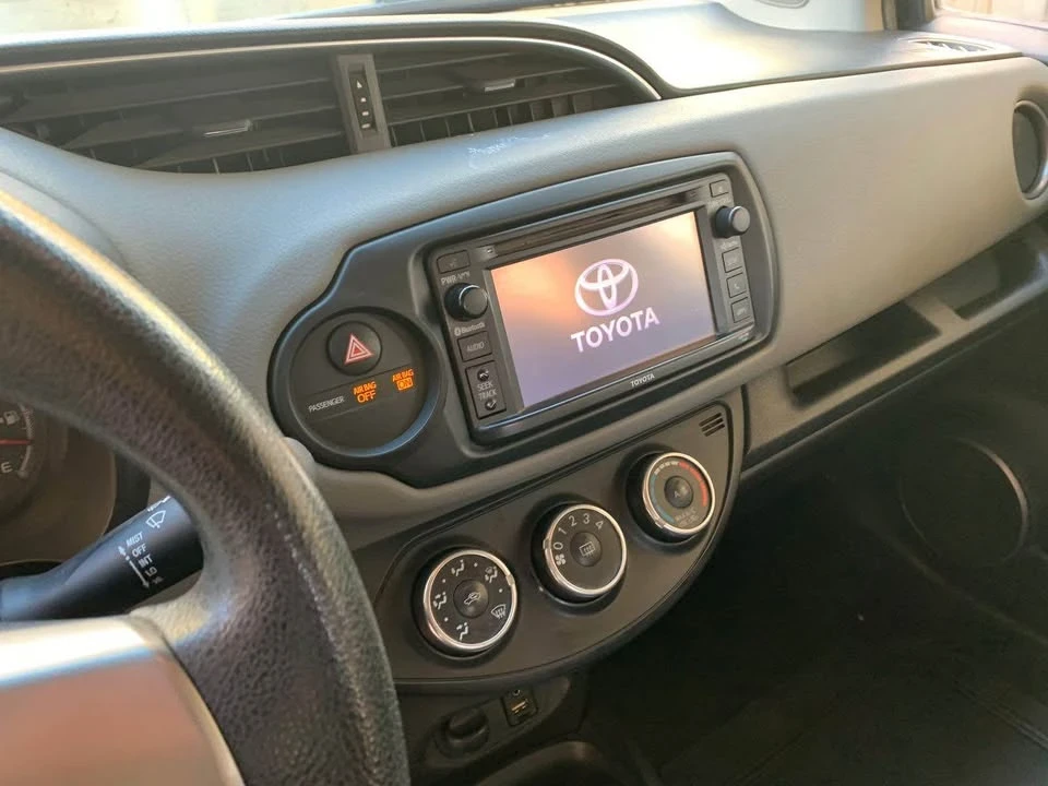 2015 Toyota Yaris - Image 3 of 6