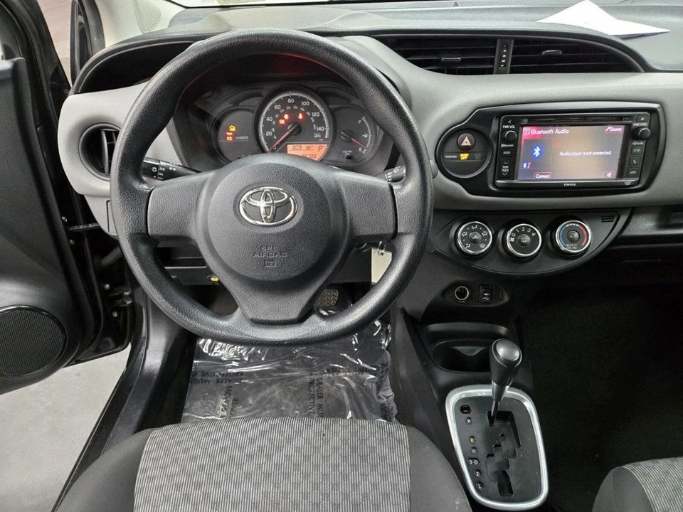 2015 Toyota Yaris - Image 8 of 17