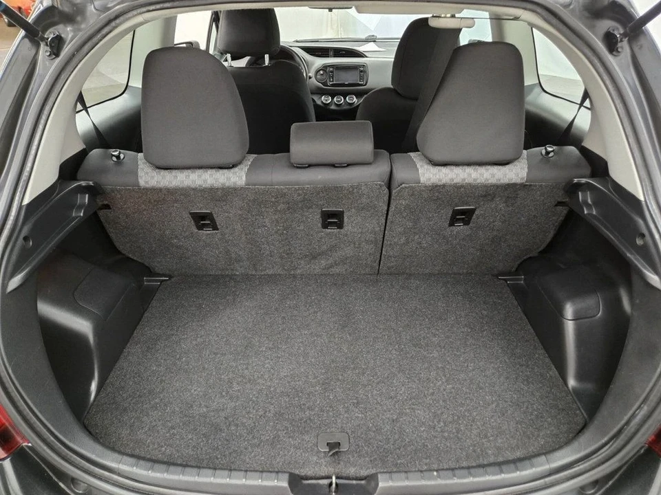 2015 Toyota Yaris - Image 9 of 12