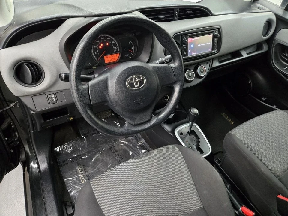 2015 Toyota Yaris - Image 6 of 12