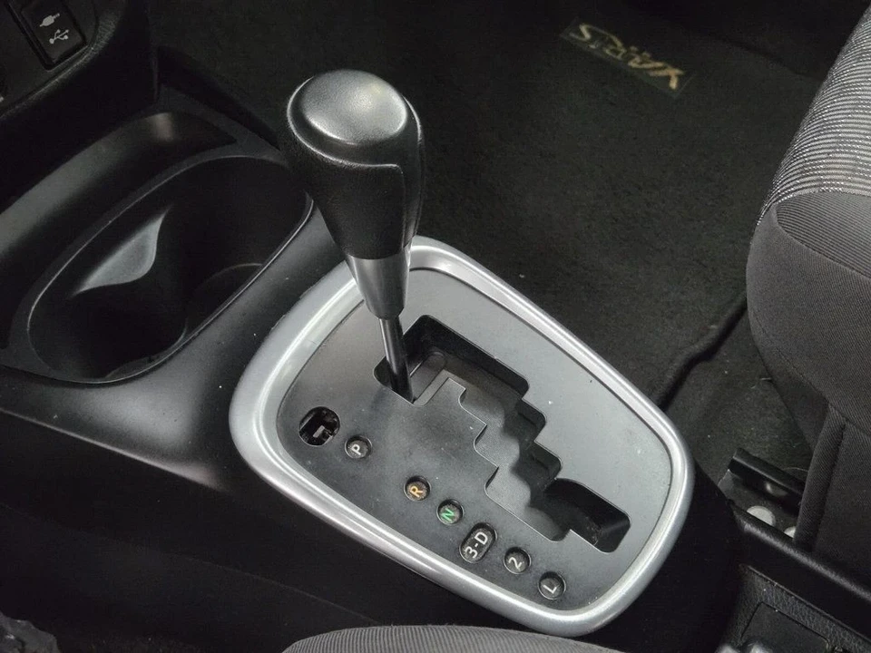 2015 Toyota Yaris - Image 17 of 19