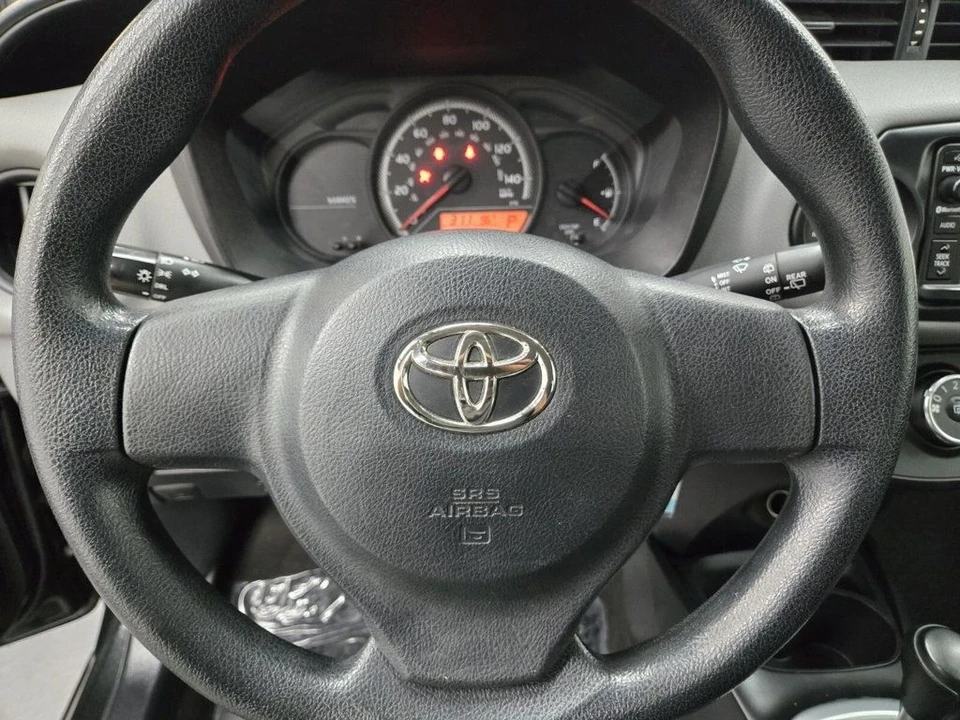 2015 Toyota Yaris - Image 13 of 19