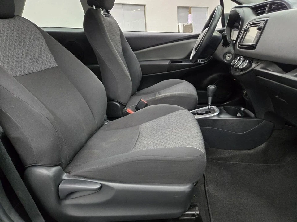 2015 Toyota Yaris - Image 10 of 17