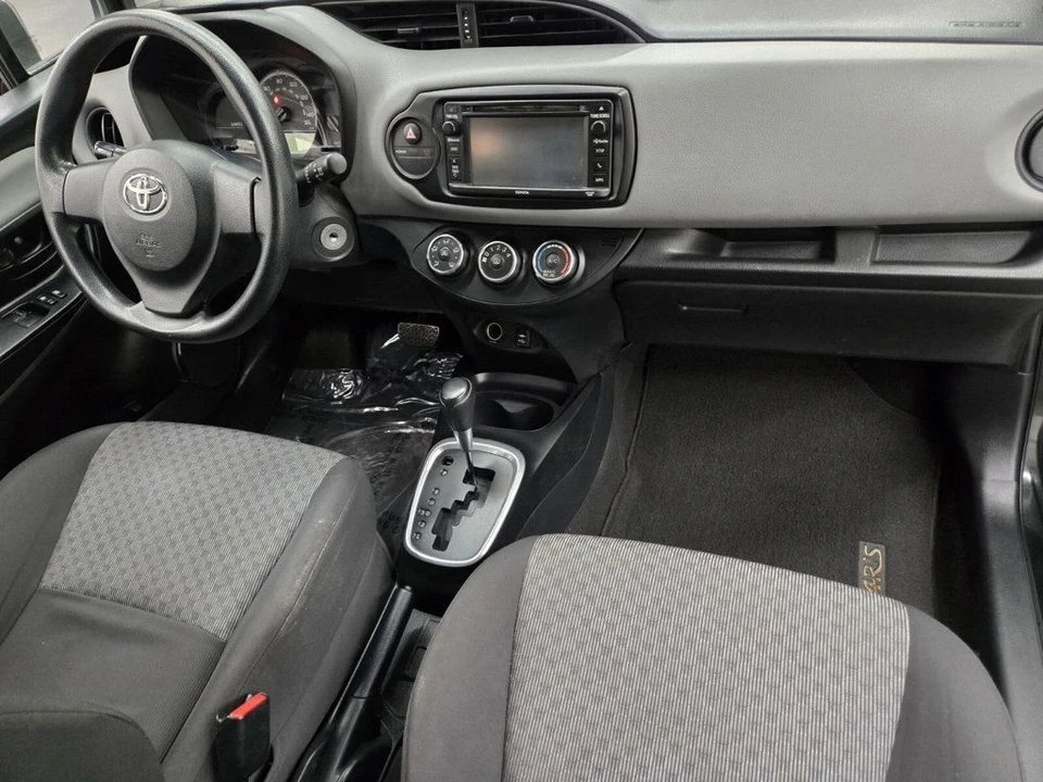 2015 Toyota Yaris - Image 11 of 12