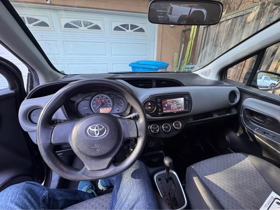 2015 Toyota Yaris - Image 6 of 8