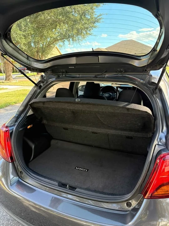 2015 Toyota Yaris - Image 9 of 11