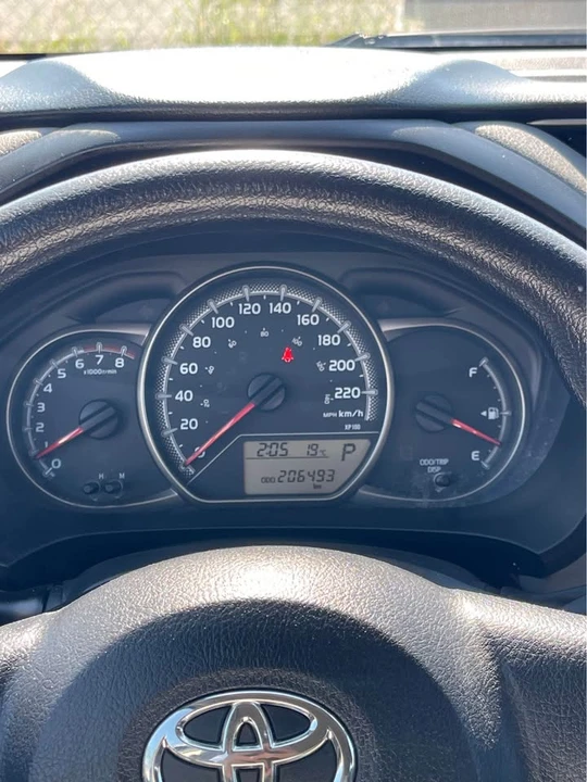 2015 Toyota Yaris - Image 6 of 12