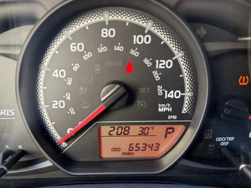 2015 Toyota Yaris - Image 11 of 12