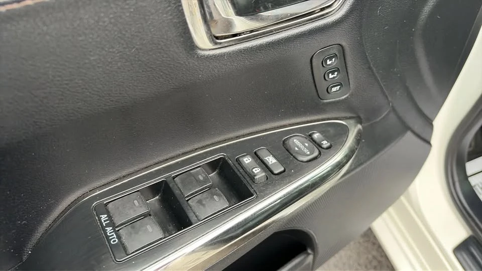 2015 Toyota Avalon 4th Gen - Image 9 of 18