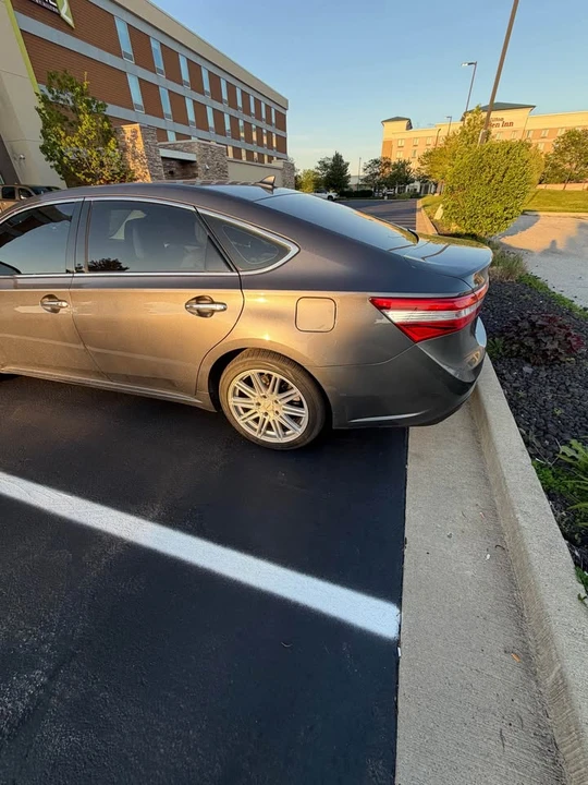 2015 Toyota Avalon 4th Gen - Image 2 of 9