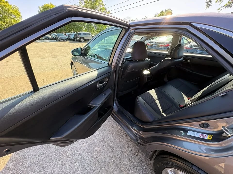 2015 Toyota Camry 7th Gen - Image 16 of 19
