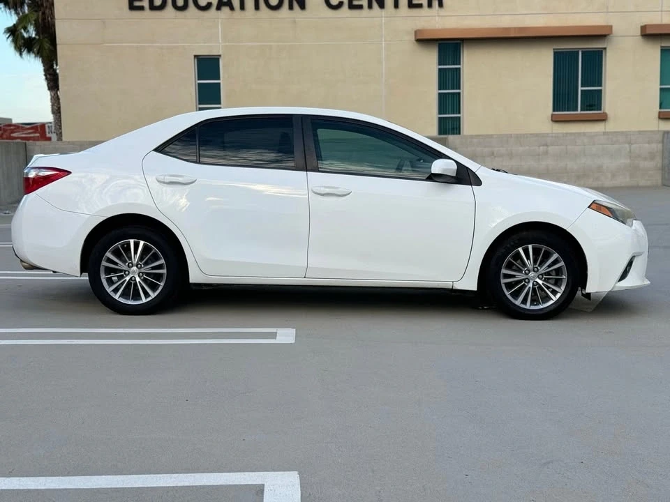 2015 Toyota Corolla 11th Gen - Image 12 of 20