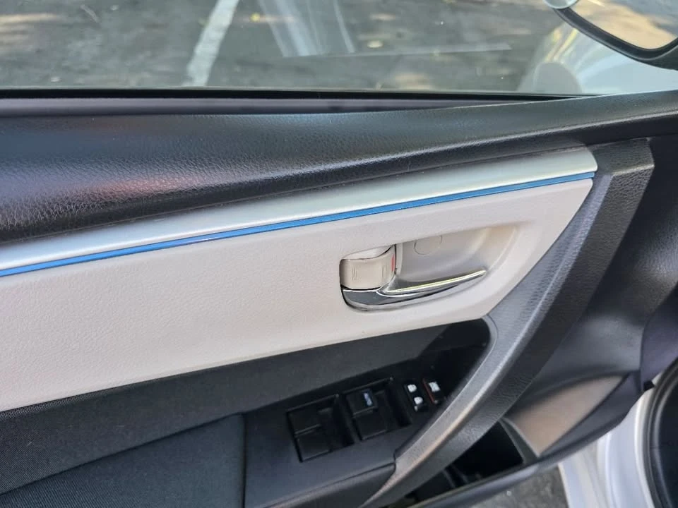 2015 Toyota Corolla 11th Gen - Image 15 of 20