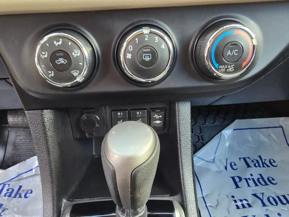 2015 Toyota Corolla 11th Gen - Image 9 of 13