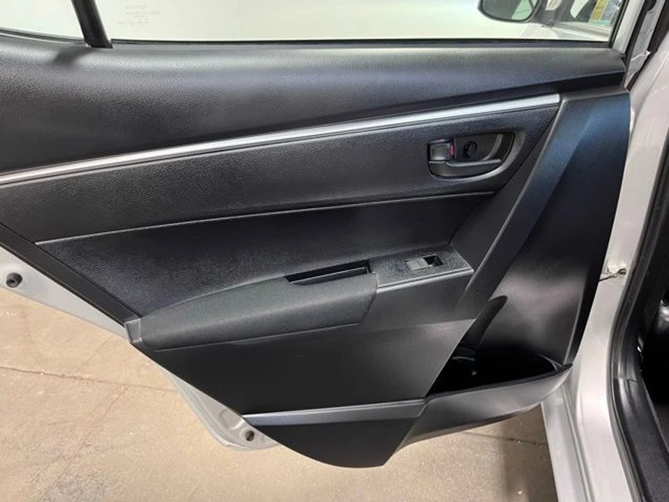 2015 Toyota Corolla 11th Gen - Image 15 of 20
