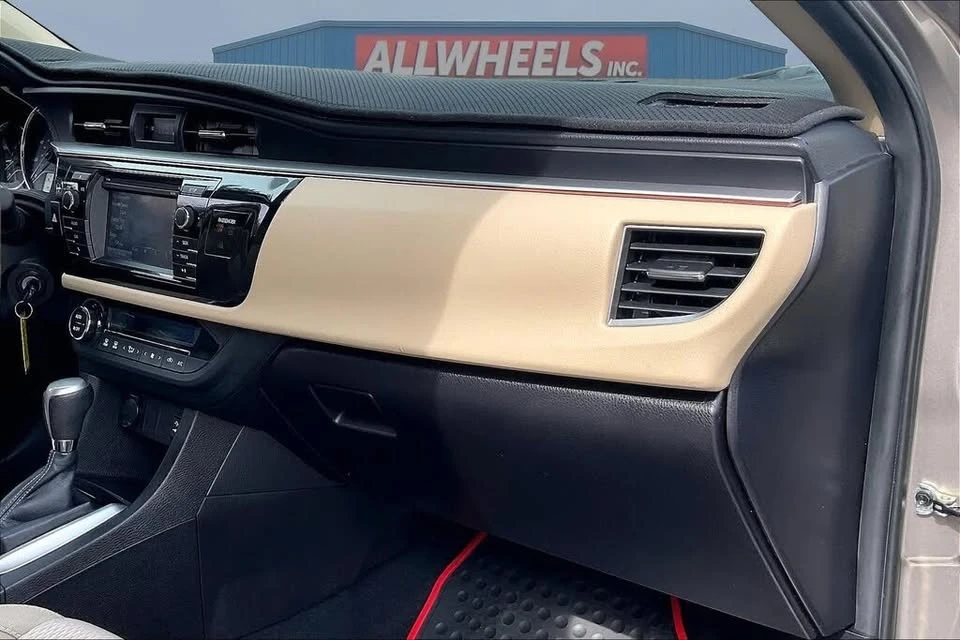 2015 Toyota Corolla 11th Gen - Image 15 of 19