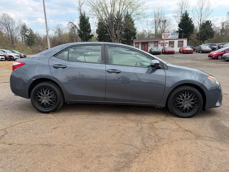 2015 Toyota Corolla 11th Gen - Image 3 of 19