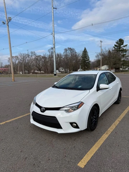 2015 Toyota Corolla 11th Gen - Image 2 of 12