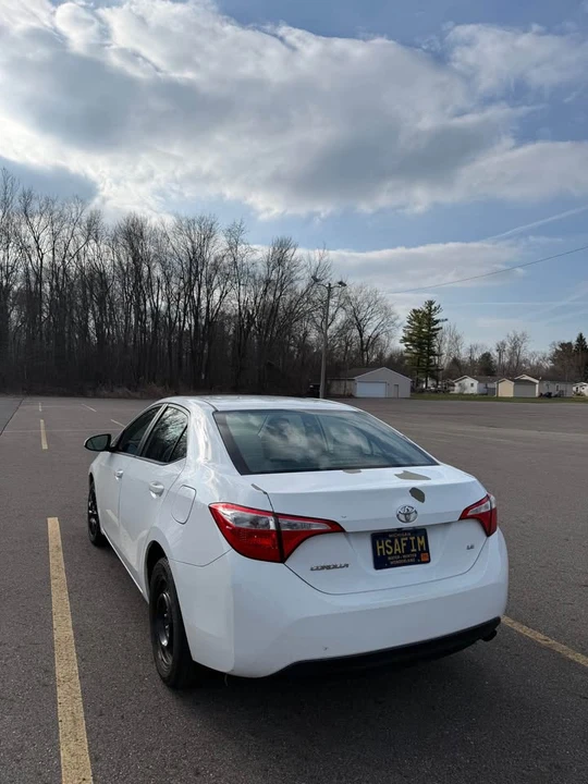 2015 Toyota Corolla 11th Gen - Image 6 of 12