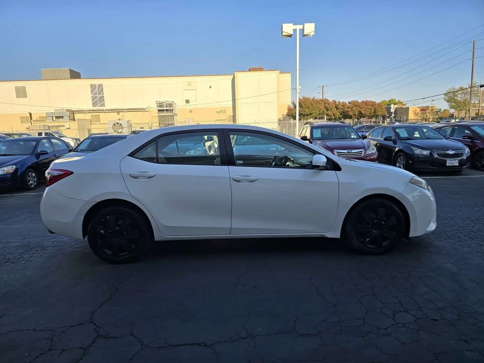 2015 Toyota Corolla 11th Gen - Image 7 of 16