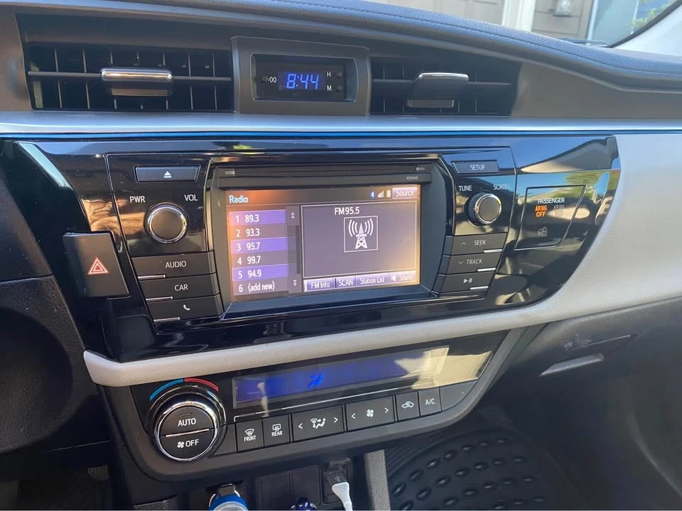 2015 Toyota Corolla 11th Gen - Image 7 of 8