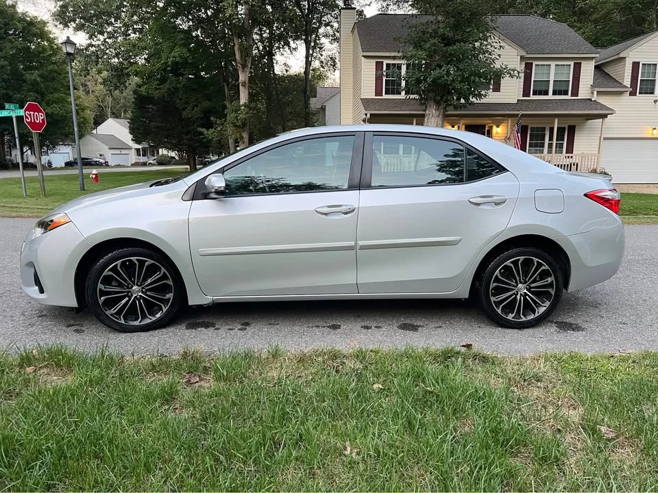 2015 Toyota Corolla 11th Gen - Image 2 of 20