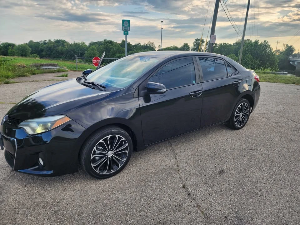 2015 Toyota Corolla 11th Gen - Image 2 of 11