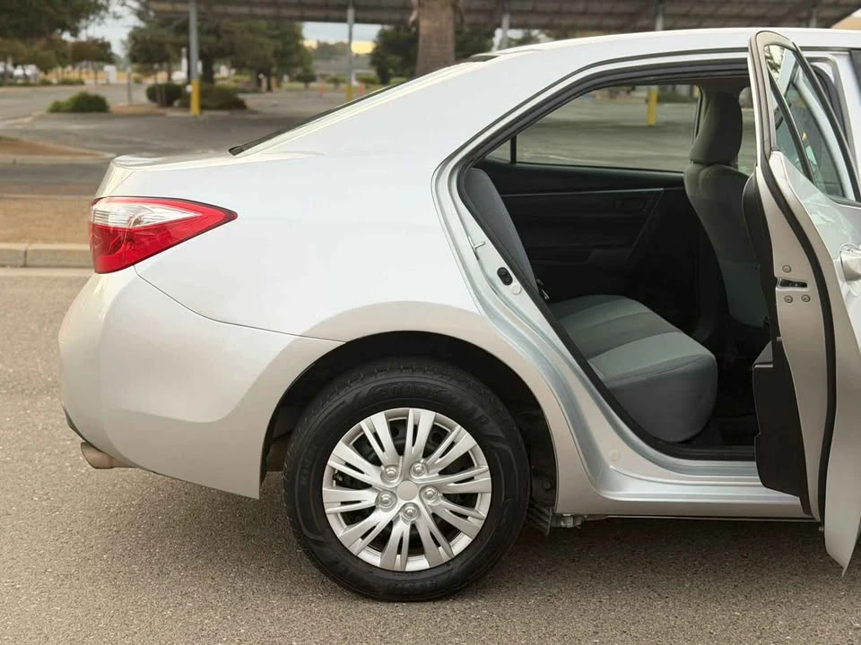 2015 Toyota Corolla 11th Gen - Image 8 of 10
