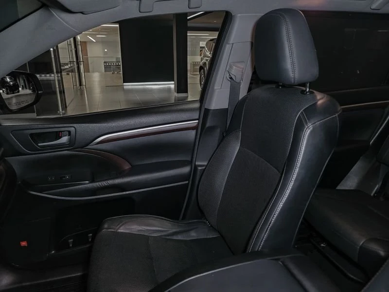 2015 Toyota Highlander - Image 17 of 20