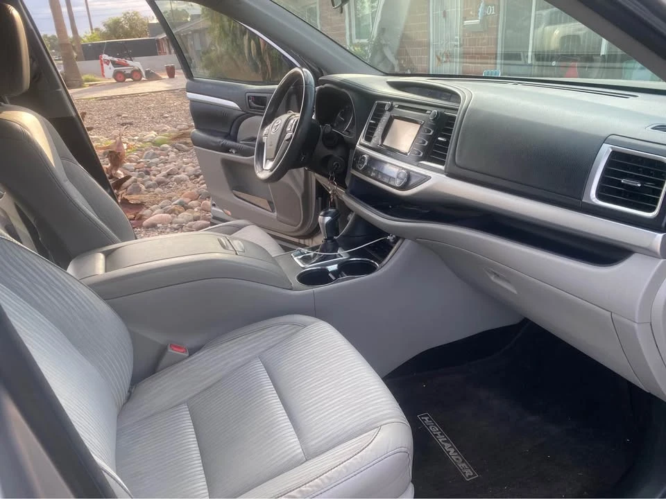2015 Toyota Highlander - Image 9 of 12