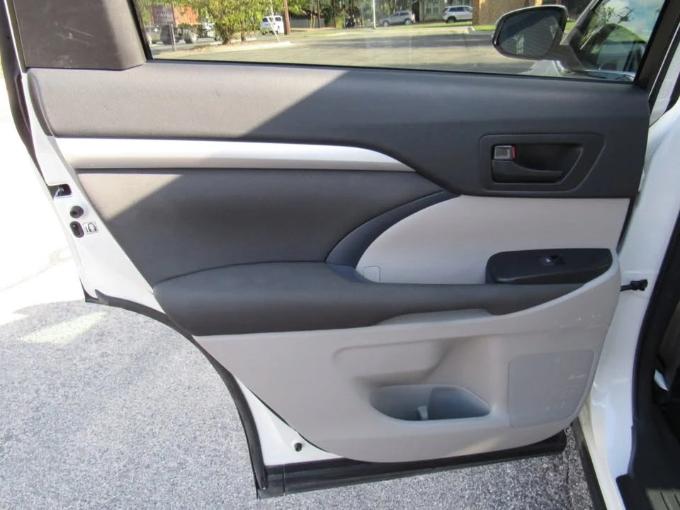 2015 Toyota Highlander - Image 10 of 19