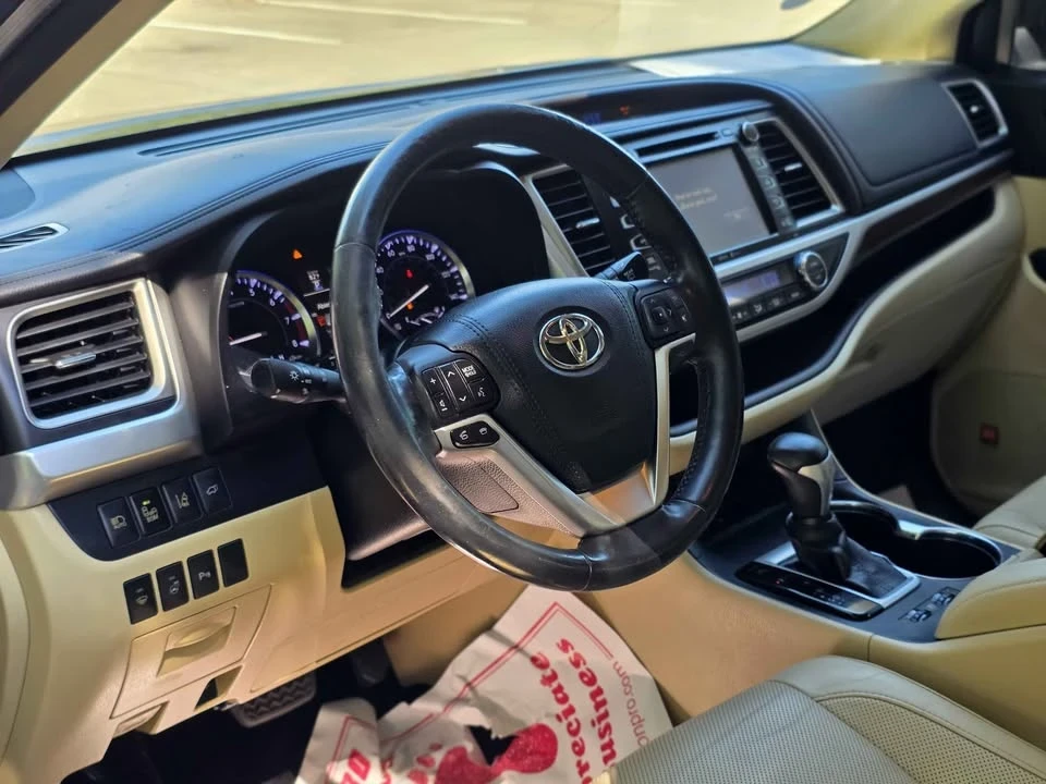 2015 Toyota Highlander - Image 2 of 9