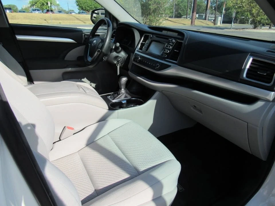 2015 Toyota Highlander - Image 14 of 19