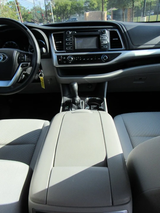 2015 Toyota Highlander - Image 18 of 19
