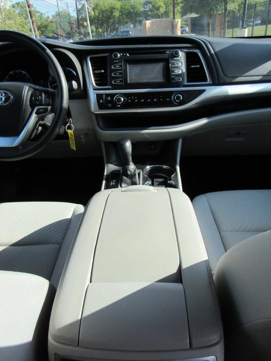 2015 Toyota Highlander - Image 18 of 19