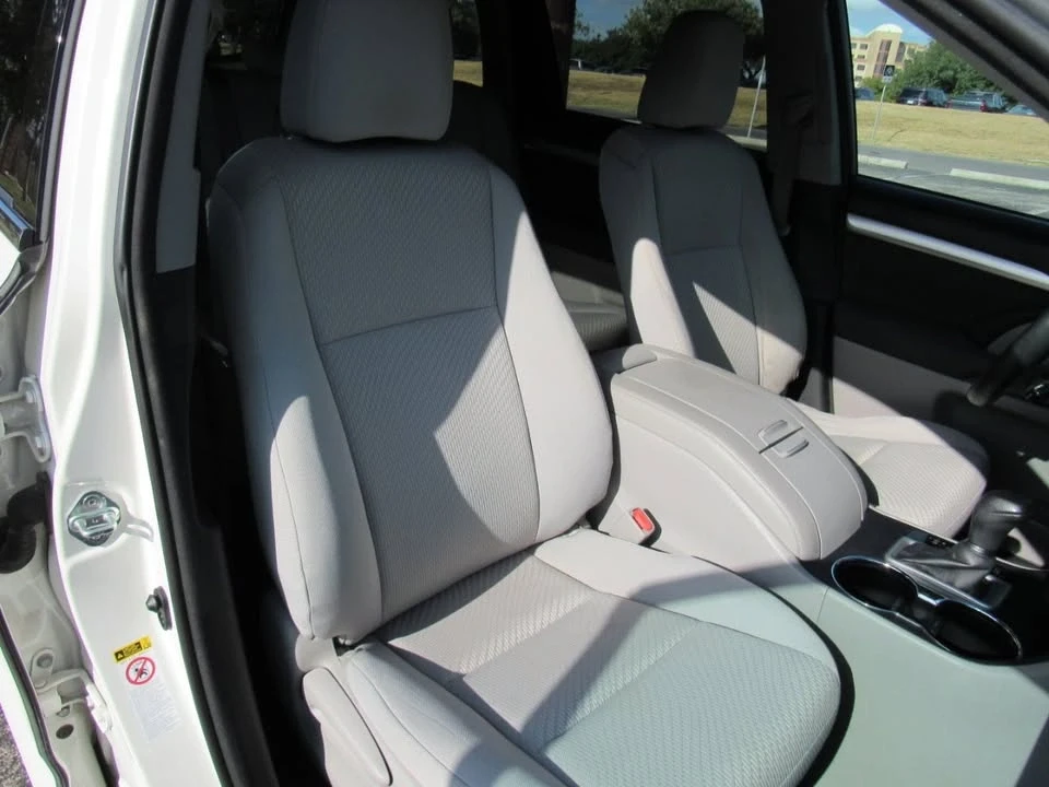 2015 Toyota Highlander - Image 15 of 19