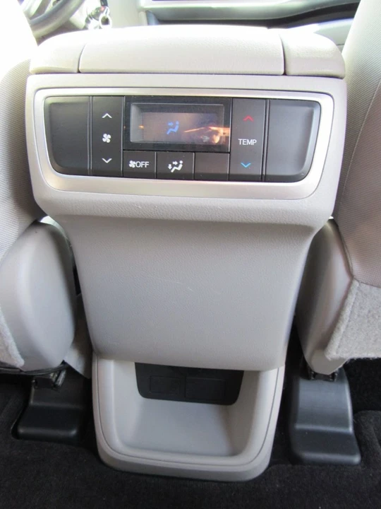 2015 Toyota Highlander - Image 17 of 19