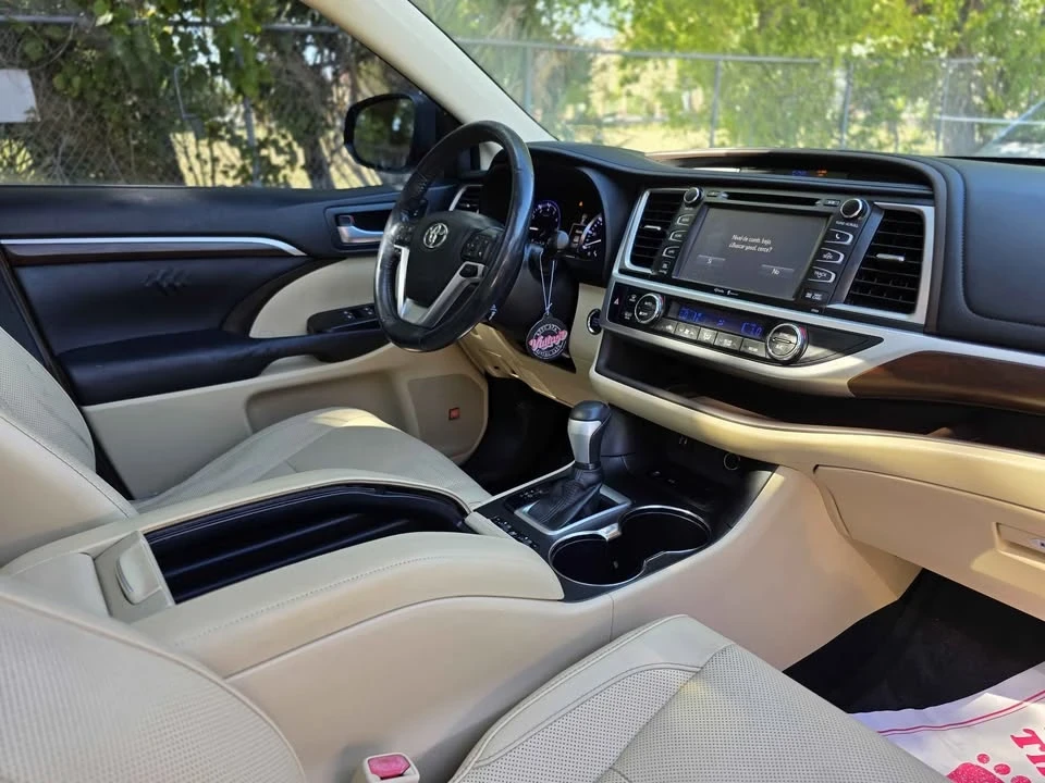2015 Toyota Highlander - Image 8 of 9
