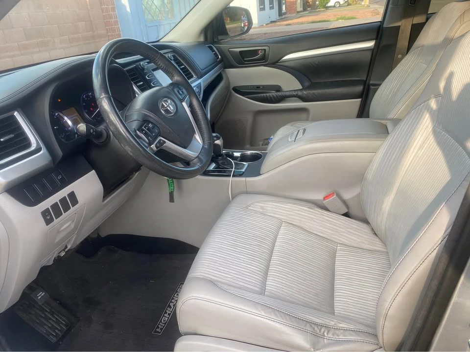 2015 Toyota Highlander - Image 8 of 12