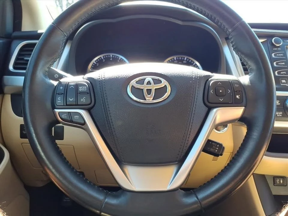 2015 Toyota Highlander - Image 10 of 16