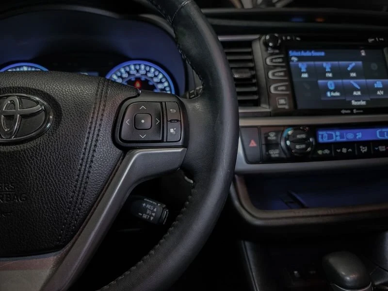 2015 Toyota Highlander - Image 12 of 20