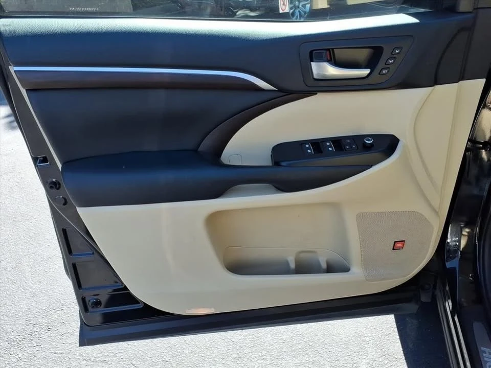 2015 Toyota Highlander - Image 6 of 16