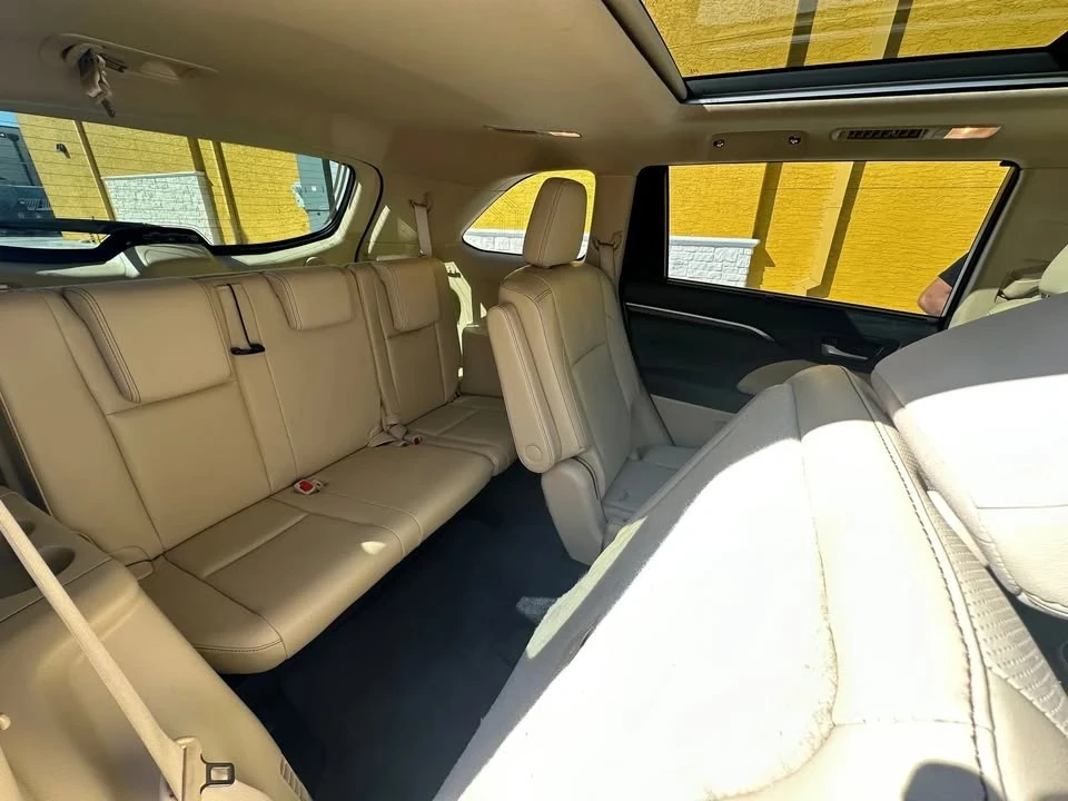 2015 Toyota Highlander - Image 7 of 10