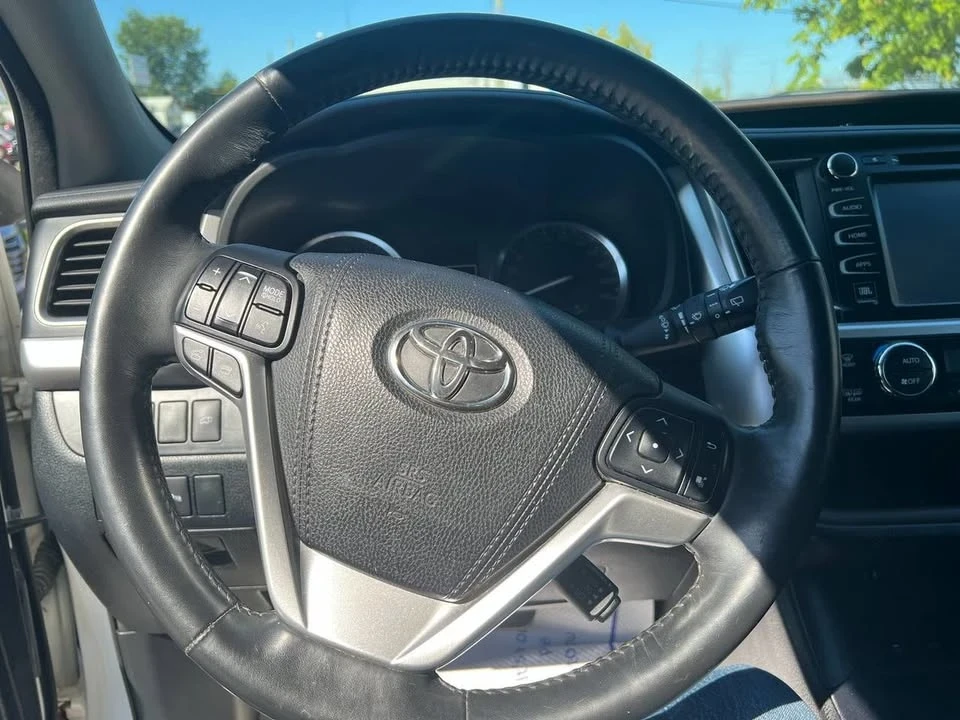 2015 Toyota Highlander - Image 8 of 14
