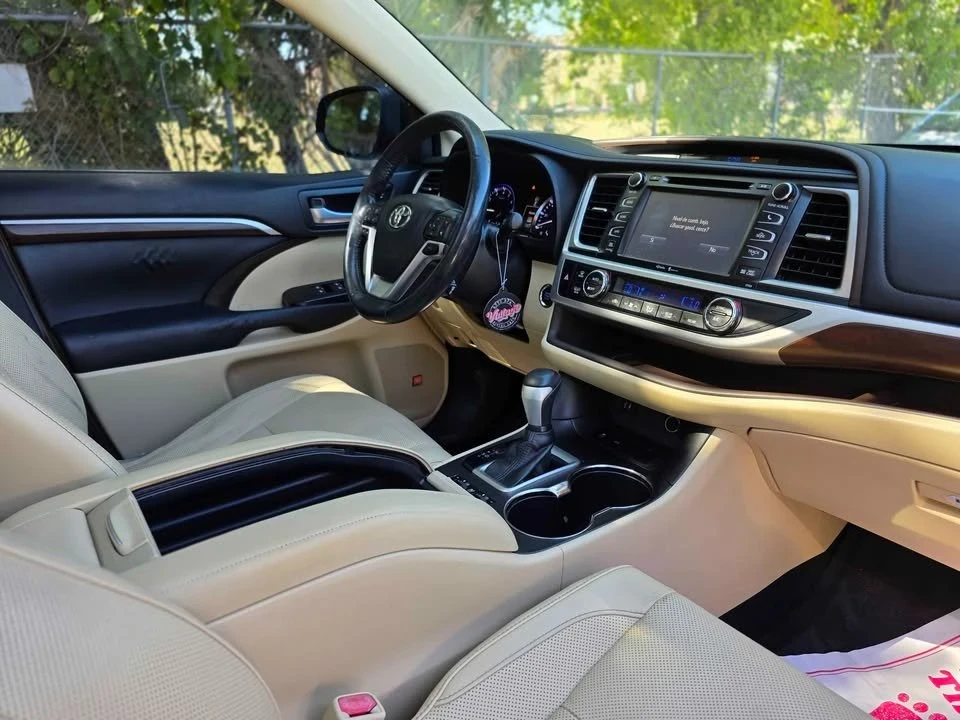 2015 Toyota Highlander - Image 9 of 10