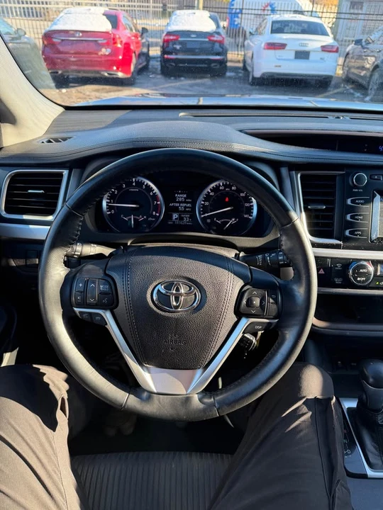 2015 Toyota Highlander - Image 16 of 19